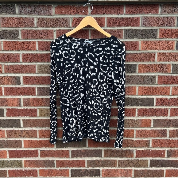 H&M Black and White Cheetah Print Crewneck Long Sleeve Top - Picture 1 of 3